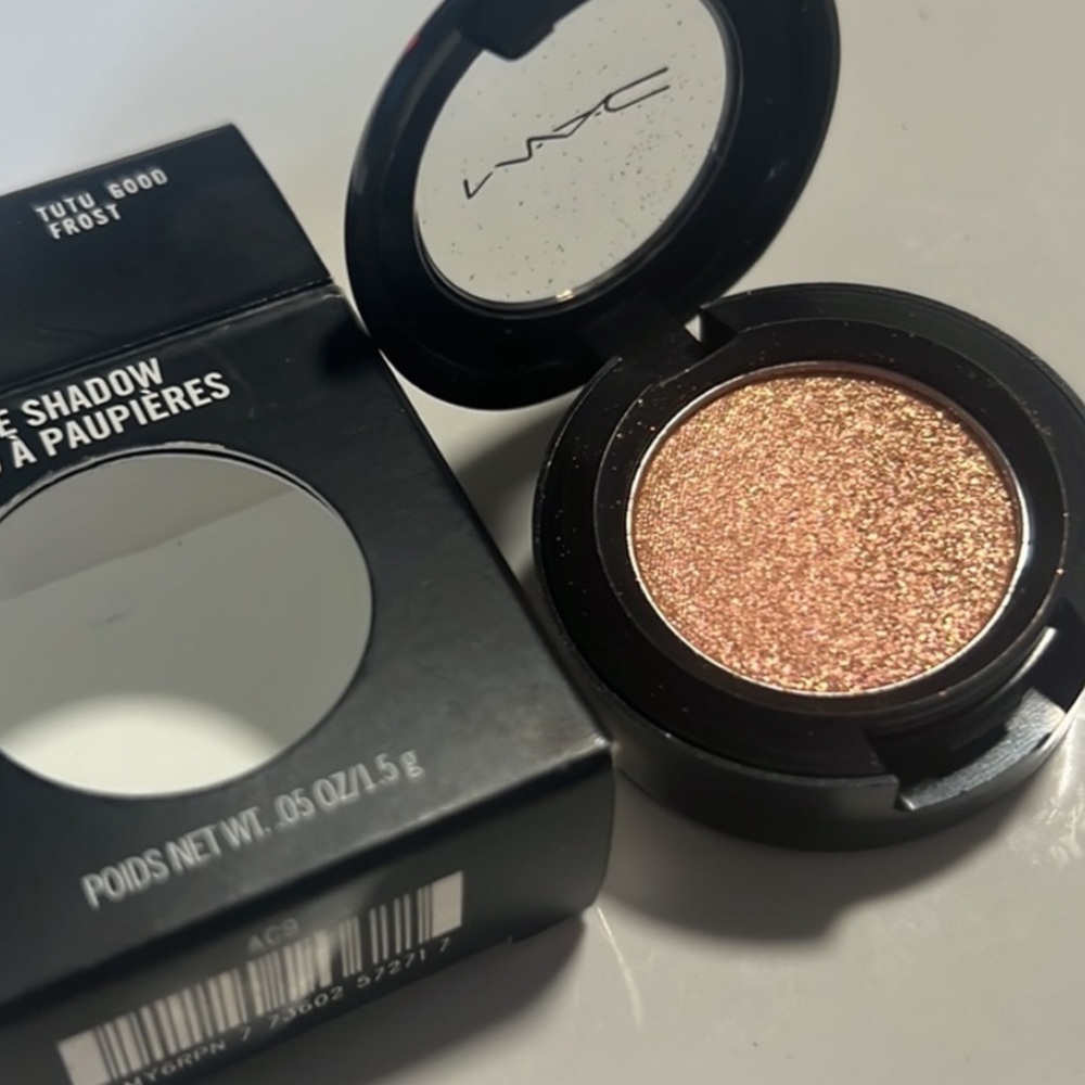 🌙💕Mac Tutu Good Frost Eyeshadow
